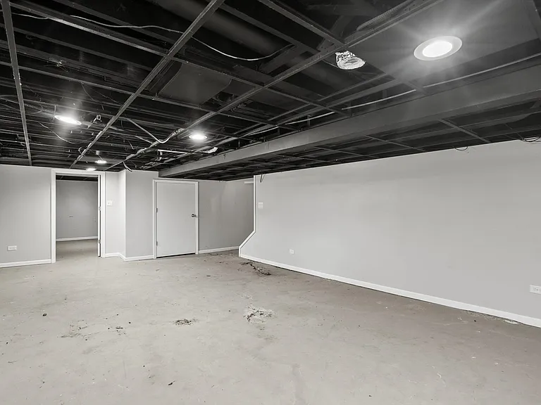 32W266 Glos St — Photo 20