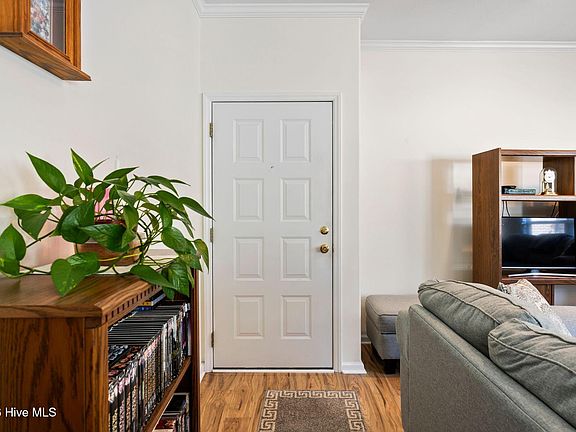 5th image of 1002 Summerlin Falls Court