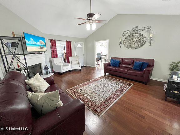 5th image of 1721 Sarah Ann Dr W