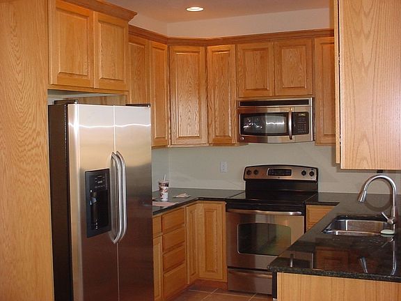 FULL STAINLESS GRANITE KITCHEN