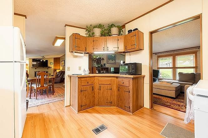 1st image of 32 Lake Eden Cir