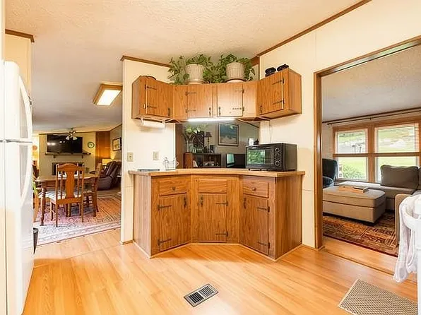 32 Lake Eden Cir, Black Mountain, NC 28711