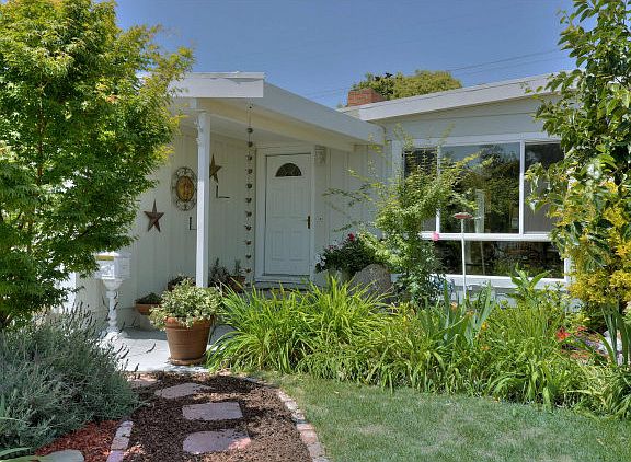 2nd image of 725 Santa Susana St