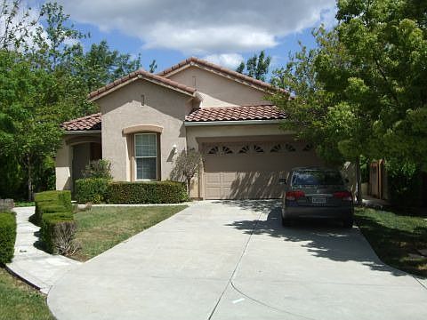 1st image of 15 Lily Ct