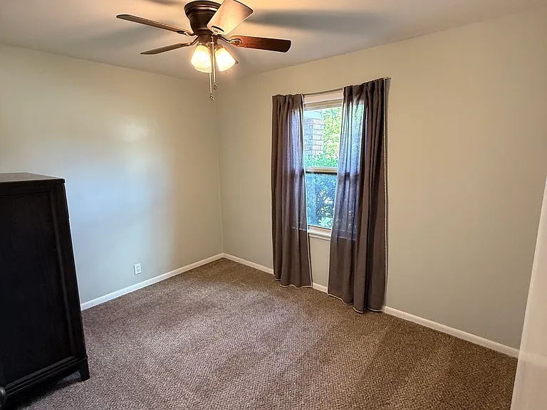 3105 N Lindsay Ave — Photo 7