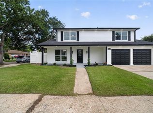 3860 N Deerwood Dr, Harvey, LA 70058