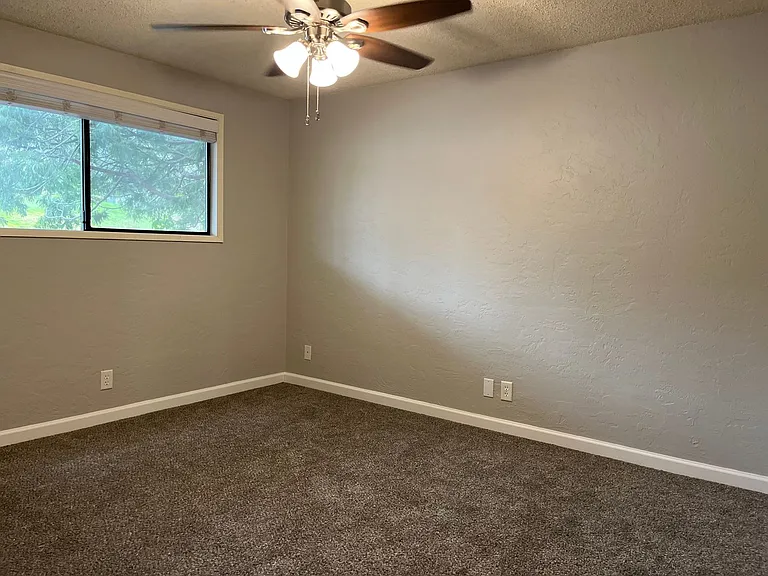 South Crest Apartments — Photo 14
