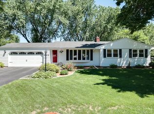 795 County Road B2 W, Roseville, MN 55113