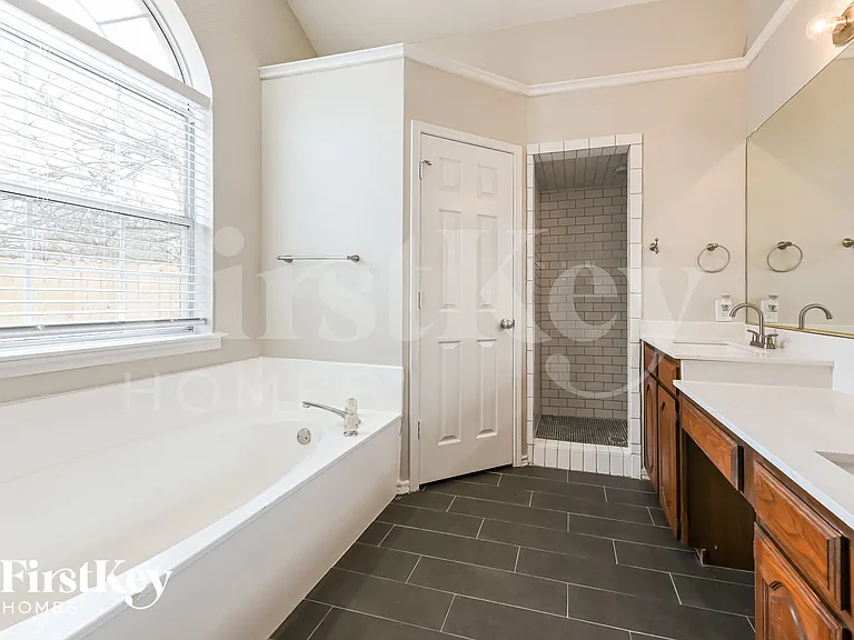 542 Renee Ln — Photo 9