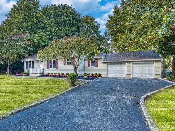 40 Dare Road, Selden, NY 11784