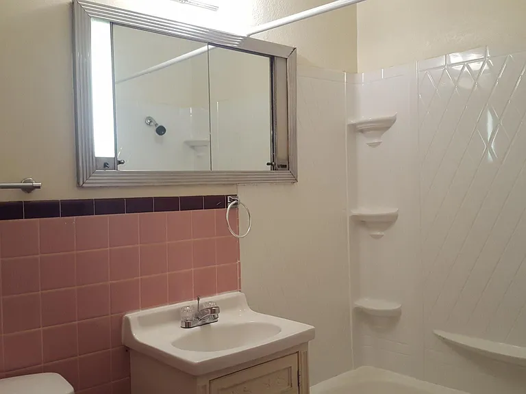 1106 S Schweiter Dr — Photo 4