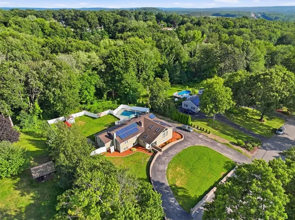 68 Scenic Dr, Leominster, MA 01453