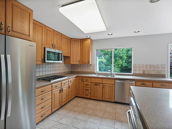 4th image of 301 Shelter Cove Dr