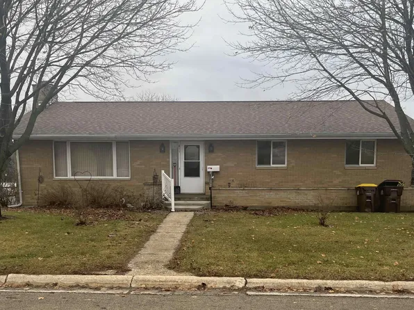611 S Ward St, Stockton, IL 61085