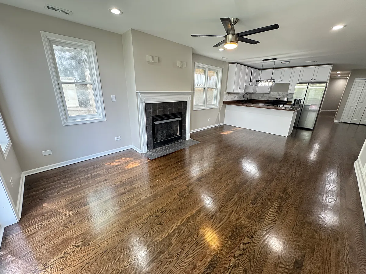 Building Photo - 5438 S Indiana Ave #1