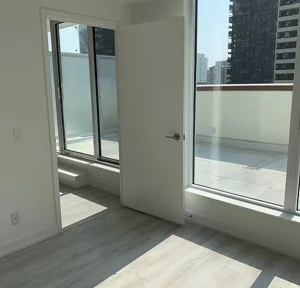 33 Helendale Ave #617 — Photo 22