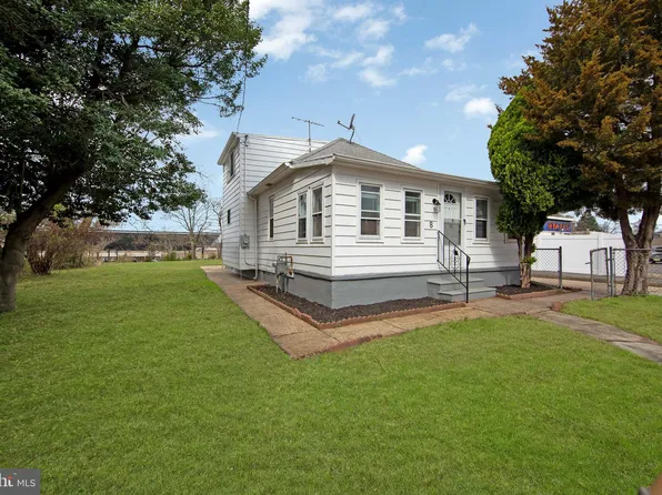 8 S Burnt Mill Rd, Voorhees, NJ 08043