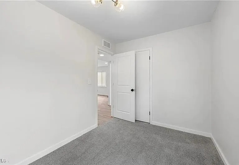 13410 Wainfleet Ave — Photo 12