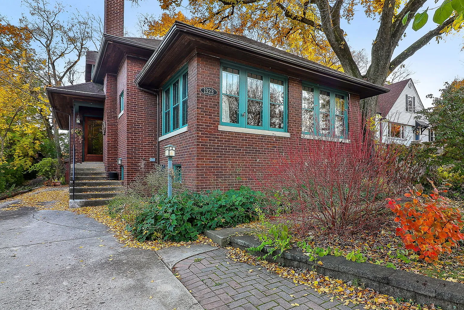 1323 Maple Ave photo 1