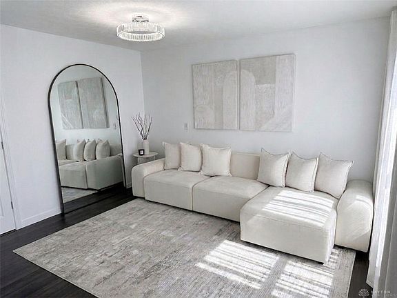 2nd image of 1004 Parklake Row