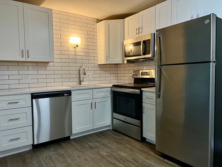 Fender Creek Apartments — Photo 13