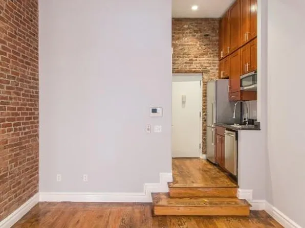 239 West 14th Street image 1 of 4