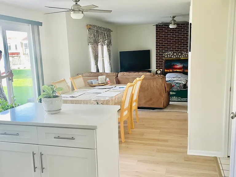 237 Biscayne St — Photo 10