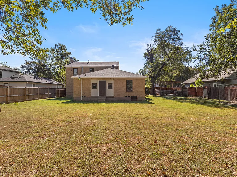 2321 Lawrence St — Photo 33