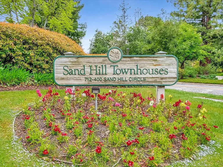 140 Sand Hill Cir — Photo 16