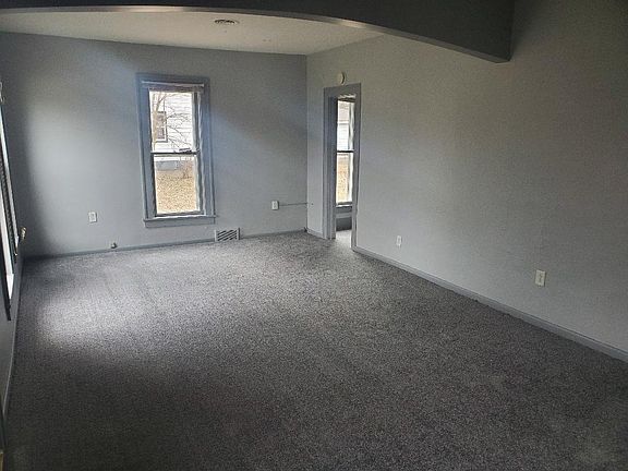 4th image of 659 Hill Ave