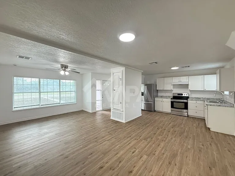 2902 Woodcliffe St — Photo 5