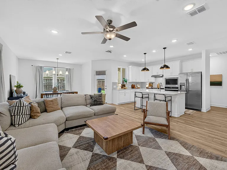1109 Nathan Ln — Photo 18
