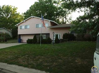 637 Delaware Dr, Ozawkie, KS 66070