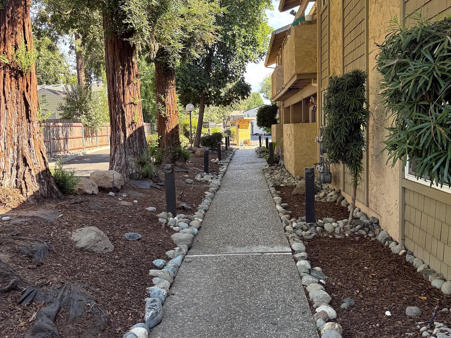 630 W 2nd Ave — Photo 1