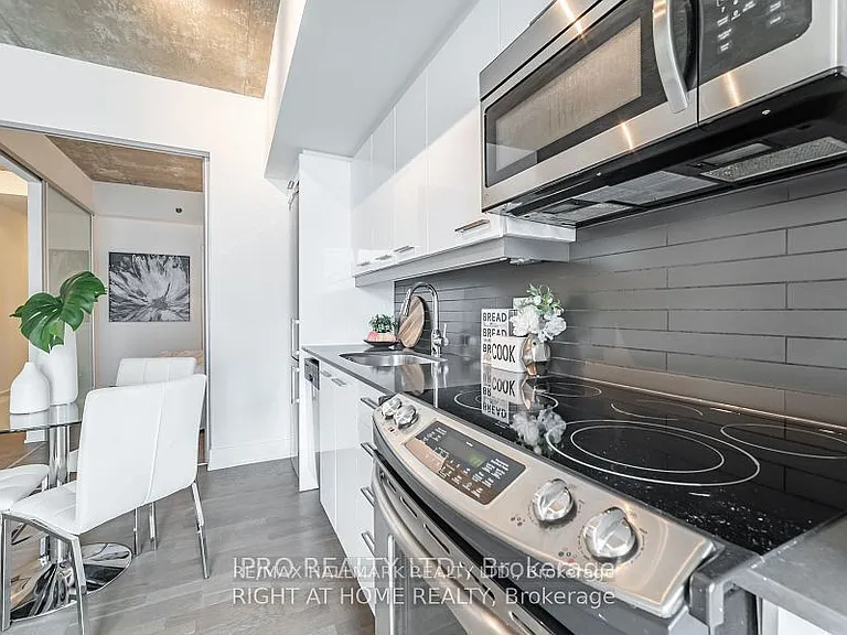 630 Queen St E #413 — Photo 11