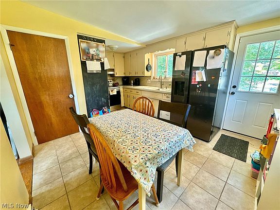 5th image of 63 Halley Dr