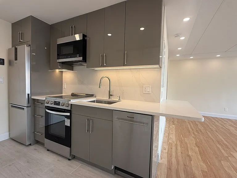 555 Gorge Rd #6F — Photo 5