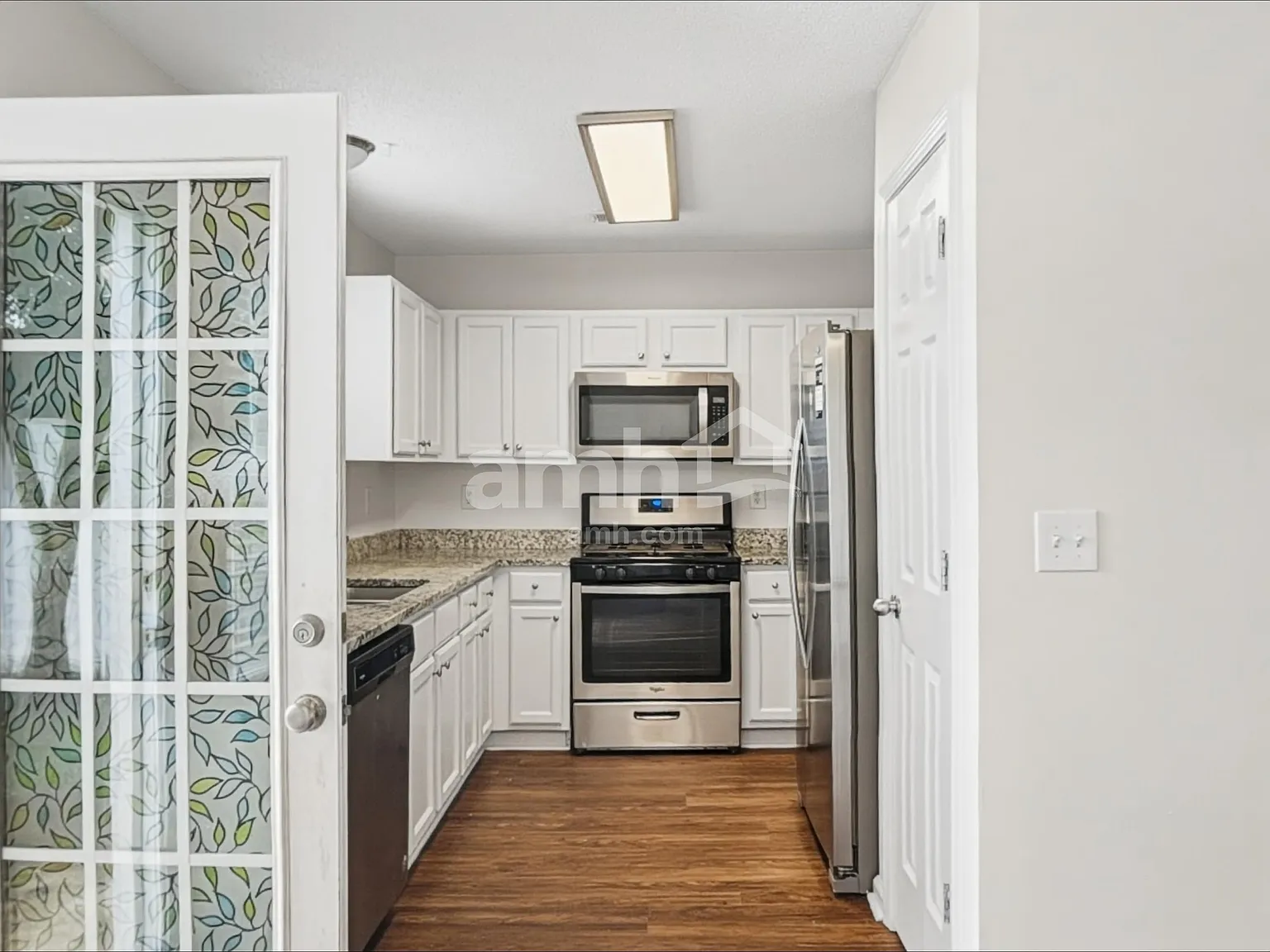 3 bed, 2.5 bath, 1272 sqft, $1,935 — Photo 4