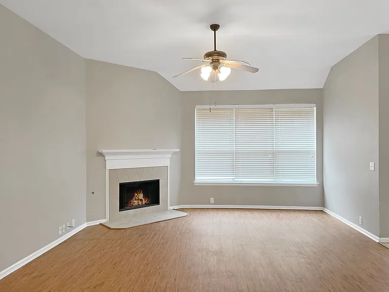 2820 Thorncreek Ln — Photo 6