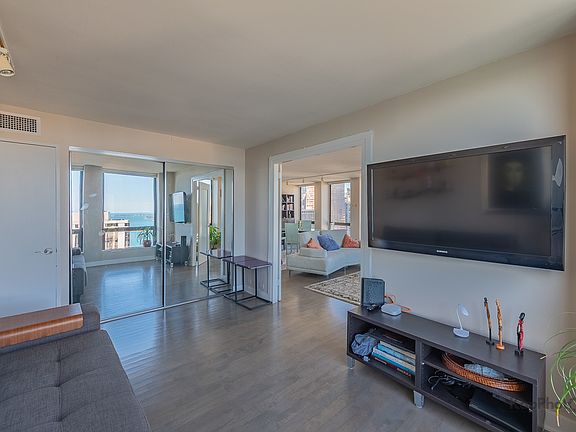 5th image of 260 E Chestnut St APT 3902
