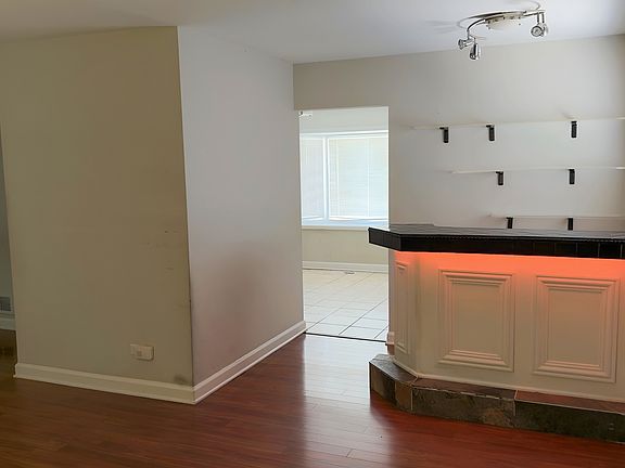 5th image of 17331 Community St