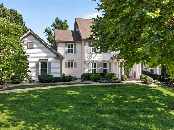 17619 Bridgeway Dr, Chesterfield, MO 63005