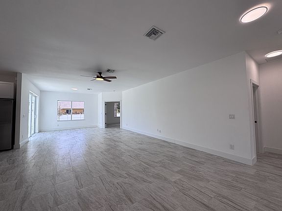 3rd image of 1605 Nora Ln