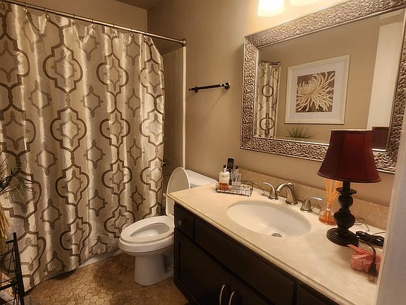 3rd image of 5651 Sumner Way Unit 201