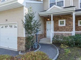 26 Terrace Ln, Patchogue, NY 11772