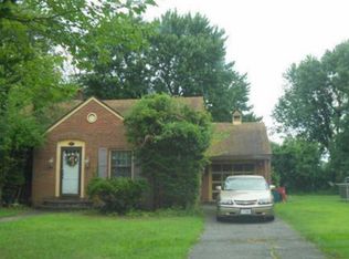 22 E Bay Path Ter, Springfield, MA 01109