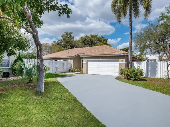 210 SW 98th Ter, Hollywood, FL 33025