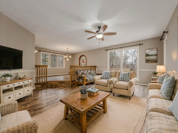 7853 Shaw Rd, Belvidere, IL 61008