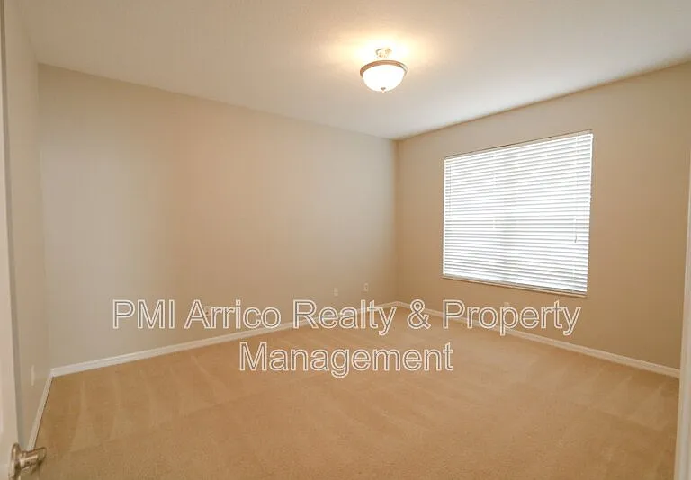 622 Breezeway Ct — Photo 15