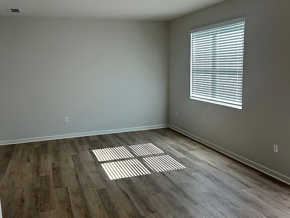 4th image of 31 Coggins Pl